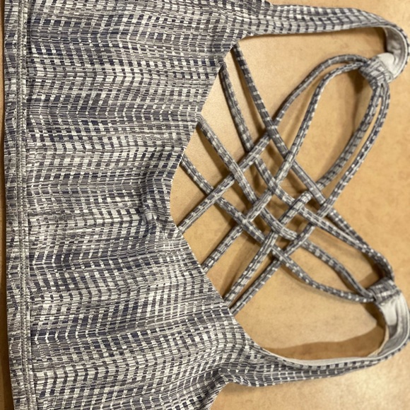 Lululemon Free To Be Bra (Wild) Sz 6 - Picture 8 of 8